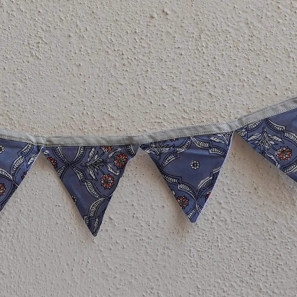 Upcycled Fabric Pennant – Pataka Dark Grey with Offwhite Print