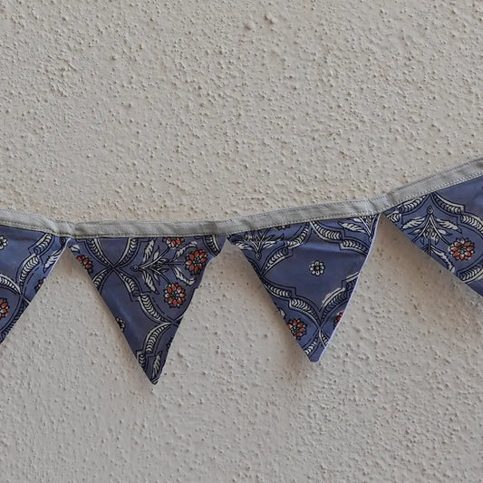 Upcycled Fabric Pennant – Pataka Dark Grey with Offwhite Print